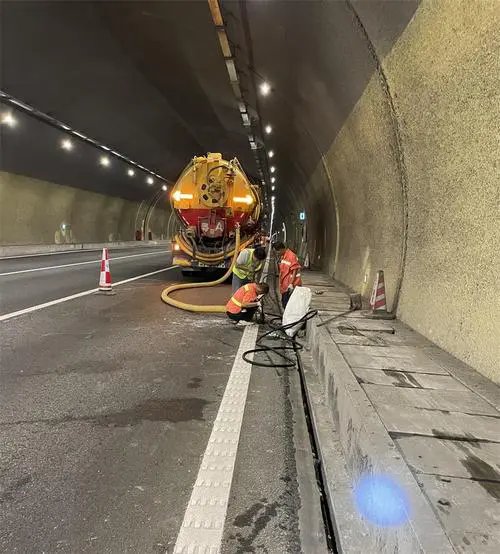 永平隧道排水渠清淤